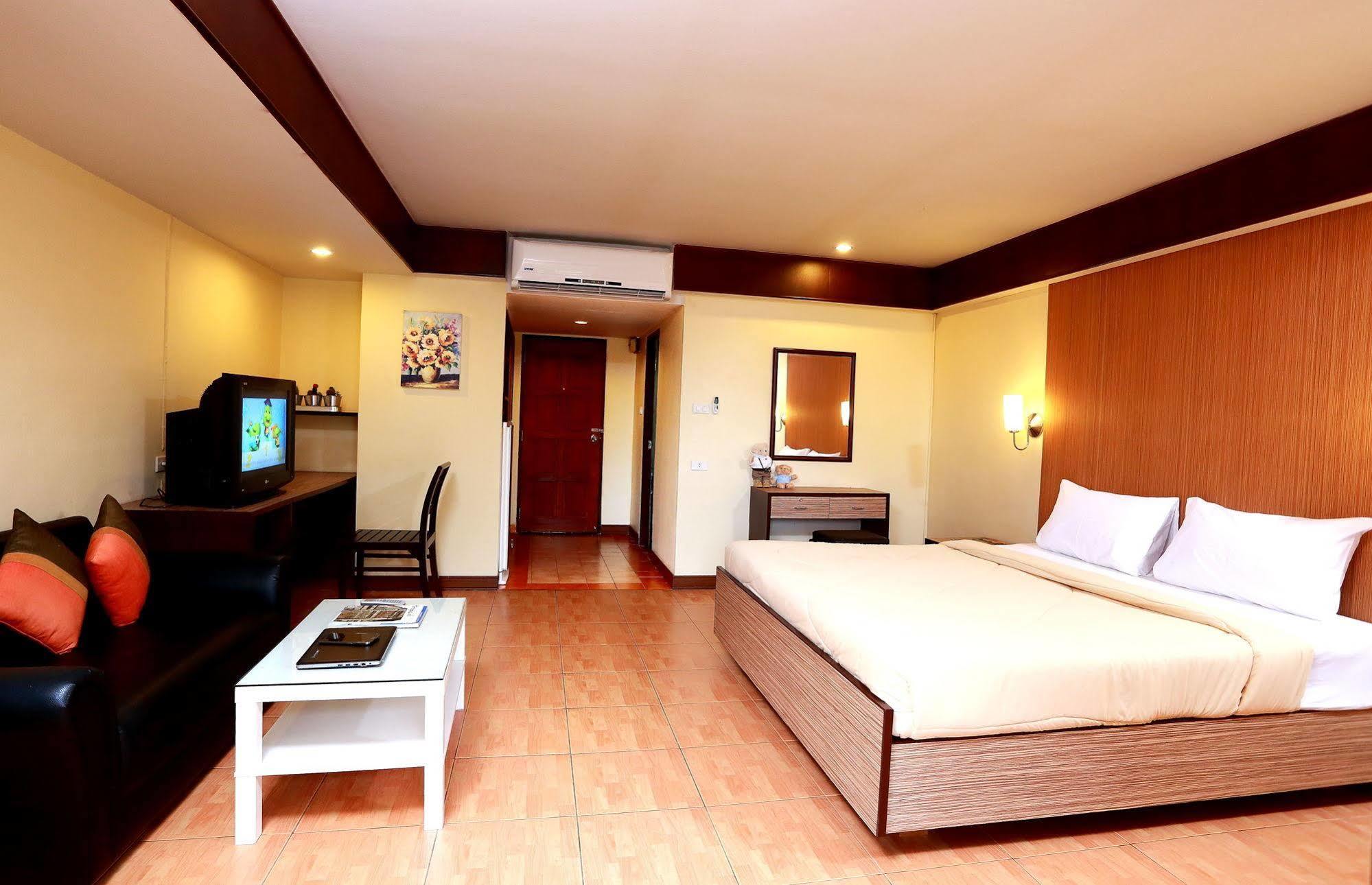 מלון Phuket Pattra Mansion By Aksara Collection מראה חיצוני תמונה