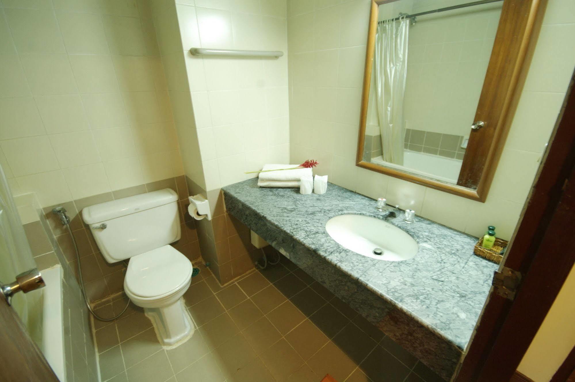 מלון Phuket Pattra Mansion By Aksara Collection מראה חיצוני תמונה